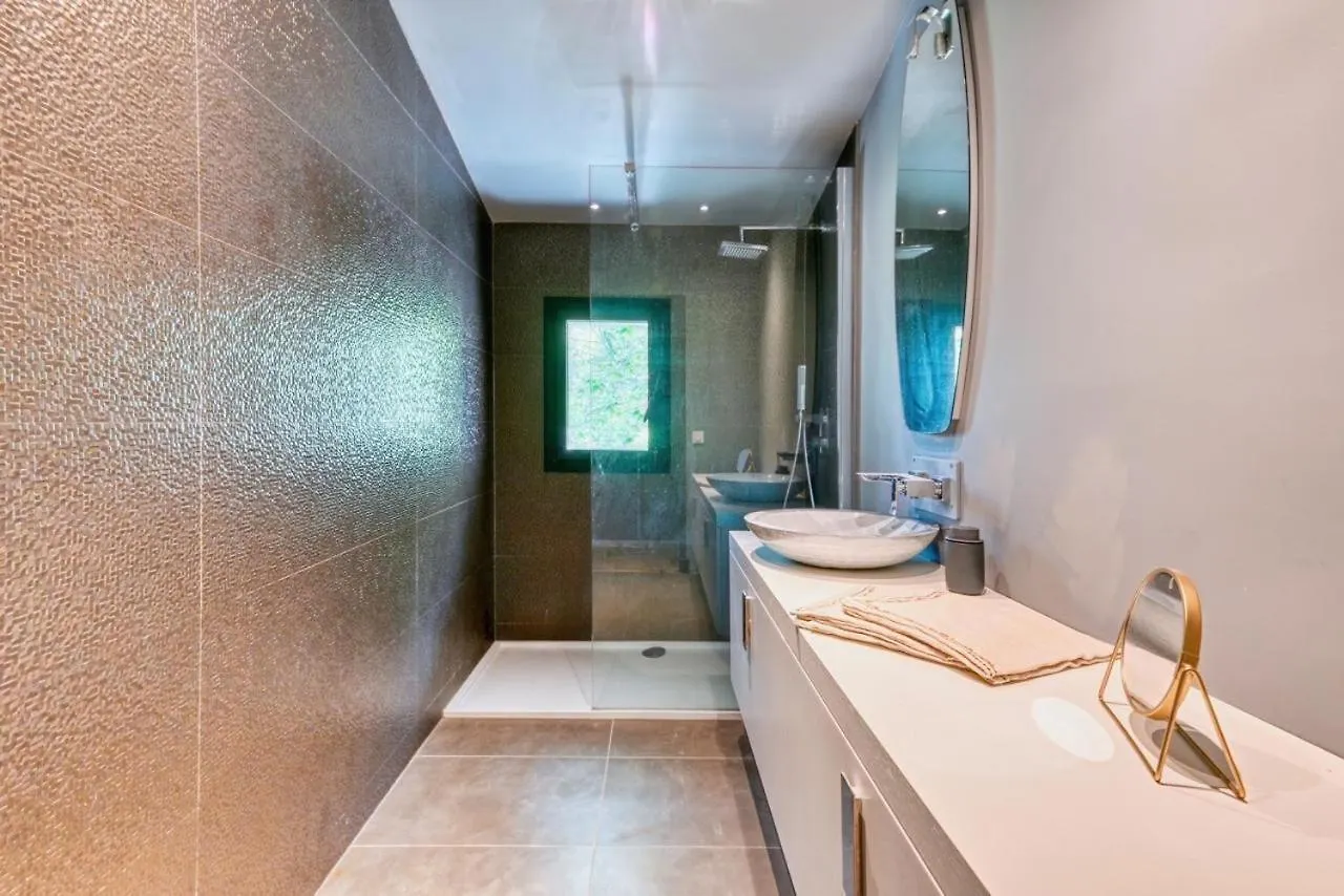 Villa Florence - Art De Vivre Sur Les Hauteurs Sollies-Ville Guest house